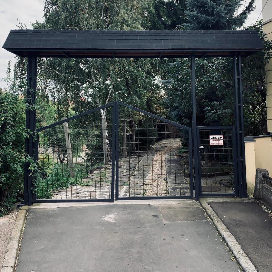 Var-Lak Apartman Eger Exteriér fotografie